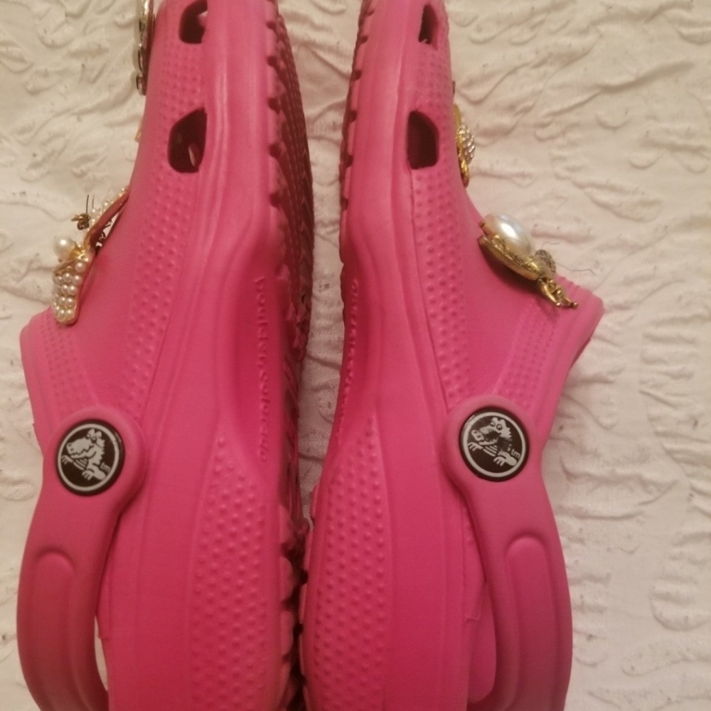 HP🔥🔥Crocs red woman sz 7 mens 5 w charms - Picture 4 of 6